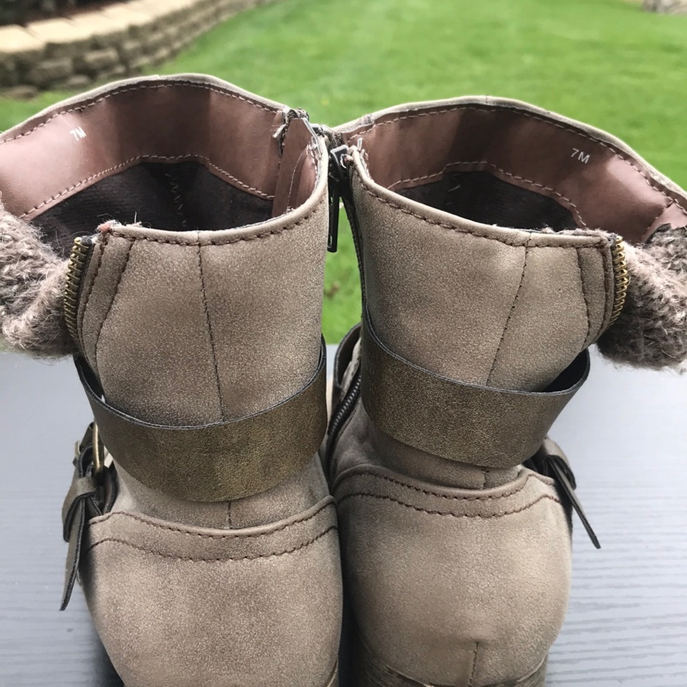 Boots - Picture 5 of 5